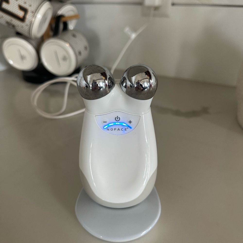 NuFace Trinity Pro Microcurrent Device